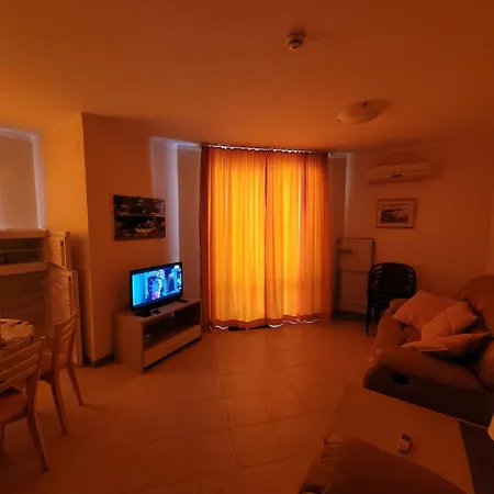 Royal Sun Apartment *